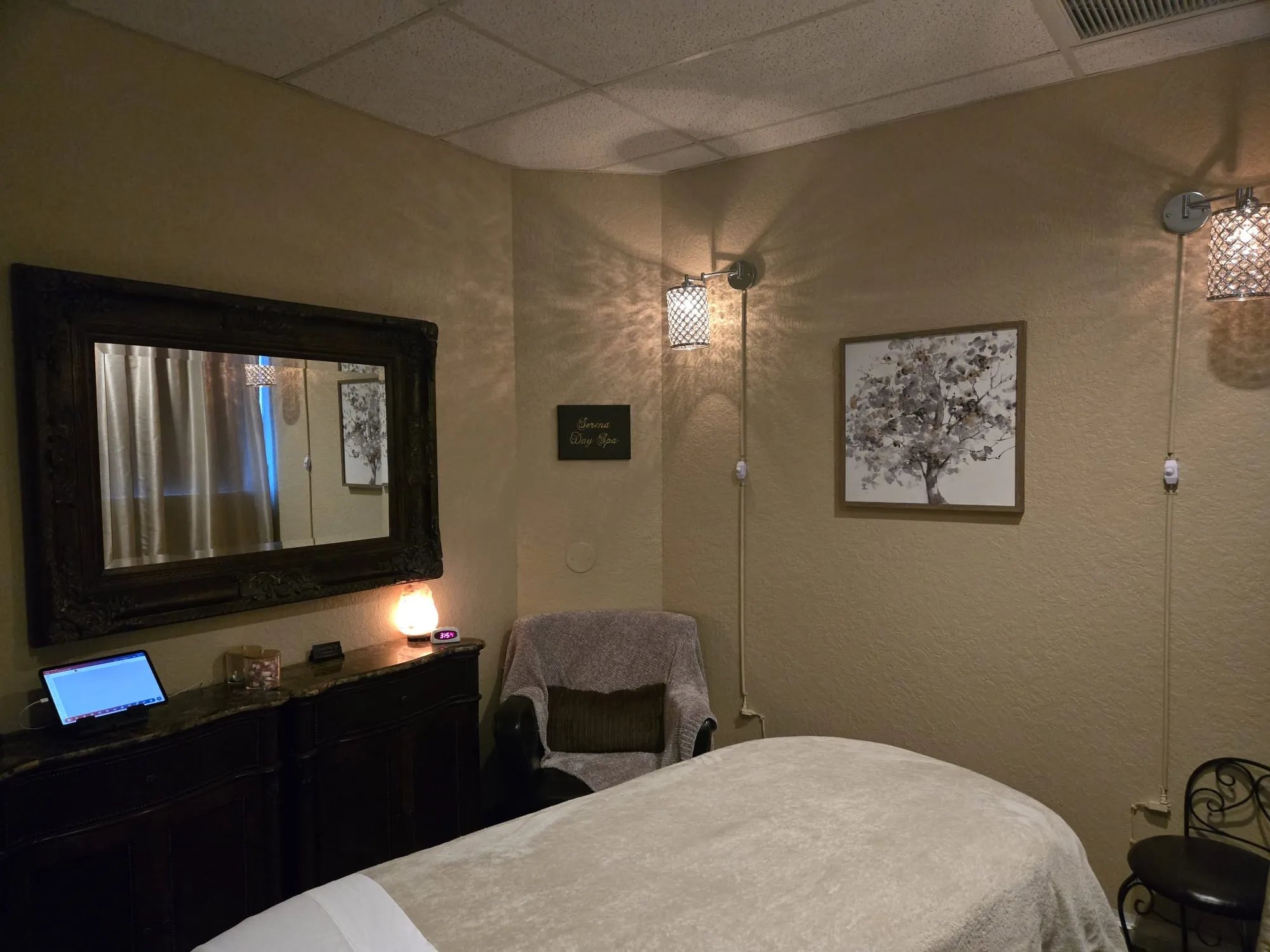 The Serena Day Spa treatment room